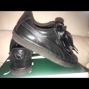 PUMA WOMEN BASKET HEART Metallic Black